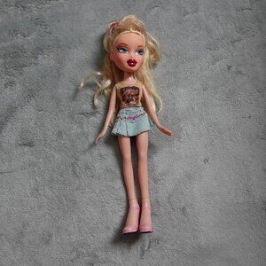 Bratz Play Doll Cloe Blonde Hair Blue Eyes Casual Outfit Sandal